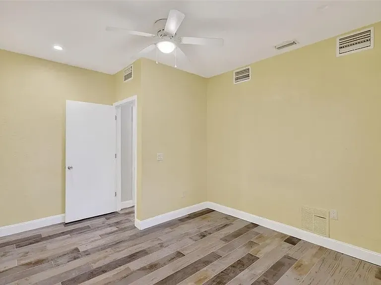 1886 Southpointe Dr — Photo 14