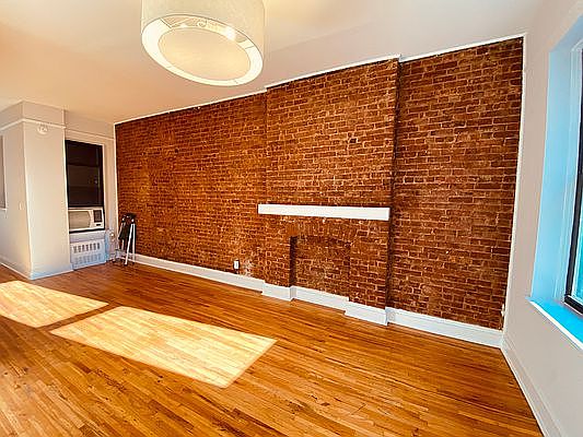4th image of 648 Amsterdam Ave APT 4B