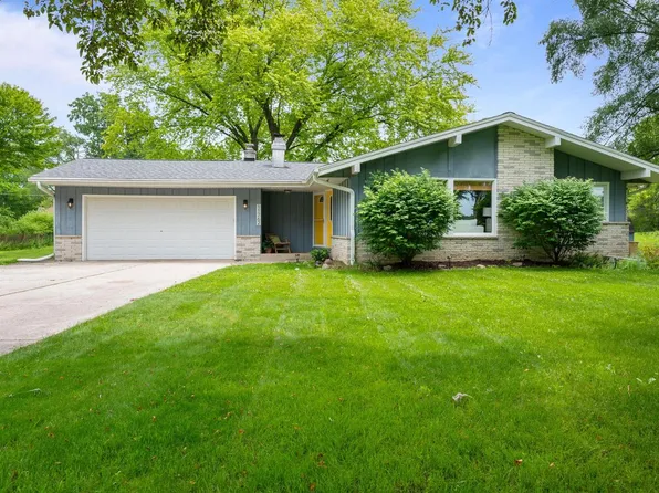 11762 N Ridgeway AVENUE, Mequon, WI 53097