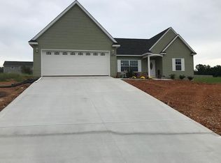7879 Platinum Cir, Baxter, TN 38544