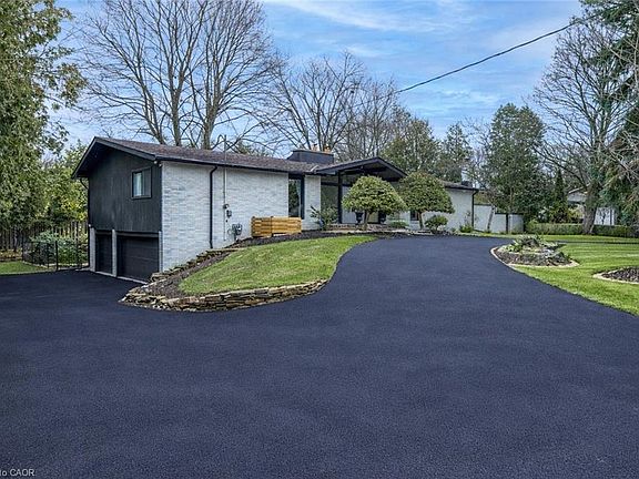 2nd image of 625 Sir Richards Rd