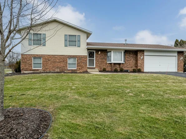 673 Royal Crest Dr, Saint Joseph, MI 49085