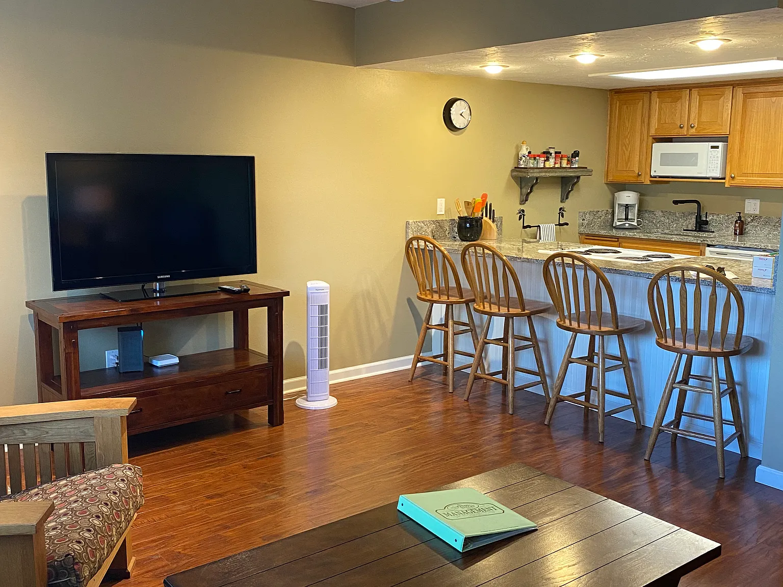 2 bed, 1.5 bath, 2000 sqft, $2,400 — Photo 2