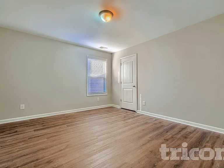 3919 Kingfisher Dr — Photo 8