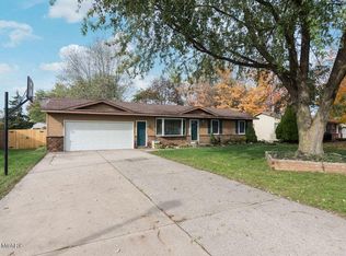 7691 Coconut Dr, Jenison, MI 49428