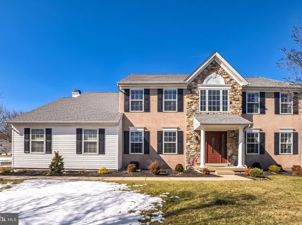 335 Evening Walk Ln, Warrington, PA 18976