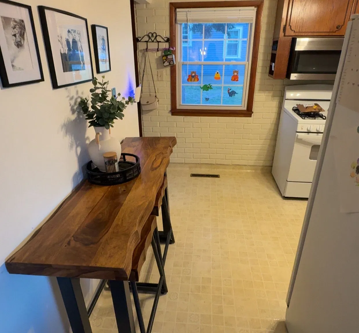 3 bed, 1800 sqft, $2,200 — Photo 4