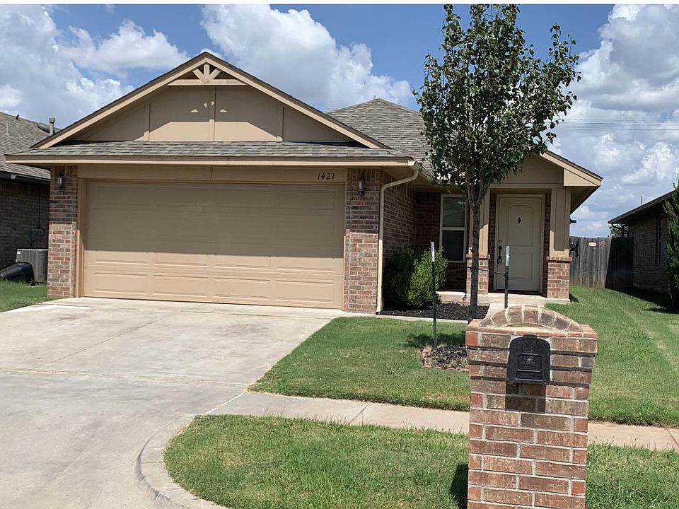 1st image of 1404 NW 129th Ter