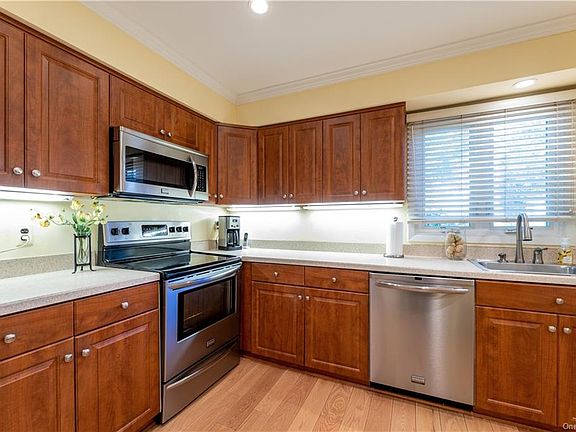 4th image of 12 Heritage Dr APT D