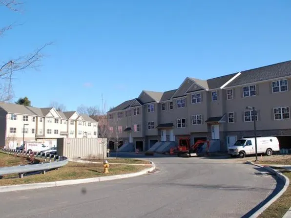 17 Riverview Ct, Brookfield, CT 06804