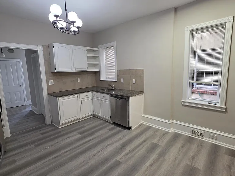 637 N 32nd St #1 — Photo 3