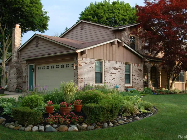 16911 White Haven Dr, Northville, MI 48168