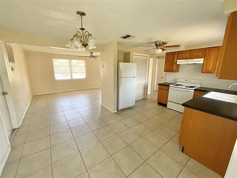3528 Latimer St — Photo 8
