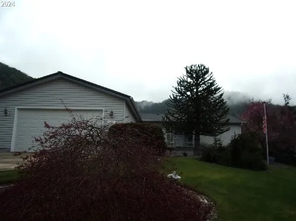 193 Sunwood Ct, Myrtle Creek, OR 97457