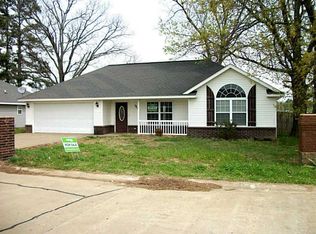 1681 Andrew Ct, Siloam Springs, AR 72761