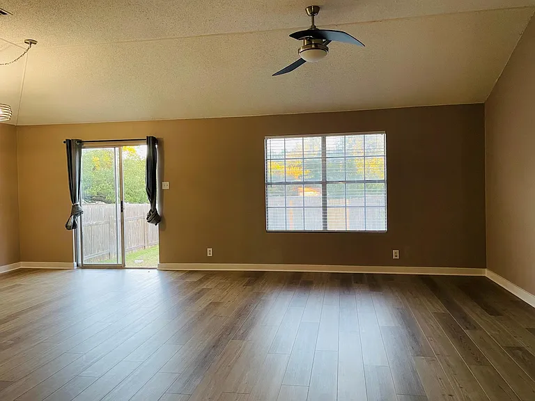 16837 Bailey Jean Dr — Photo 3