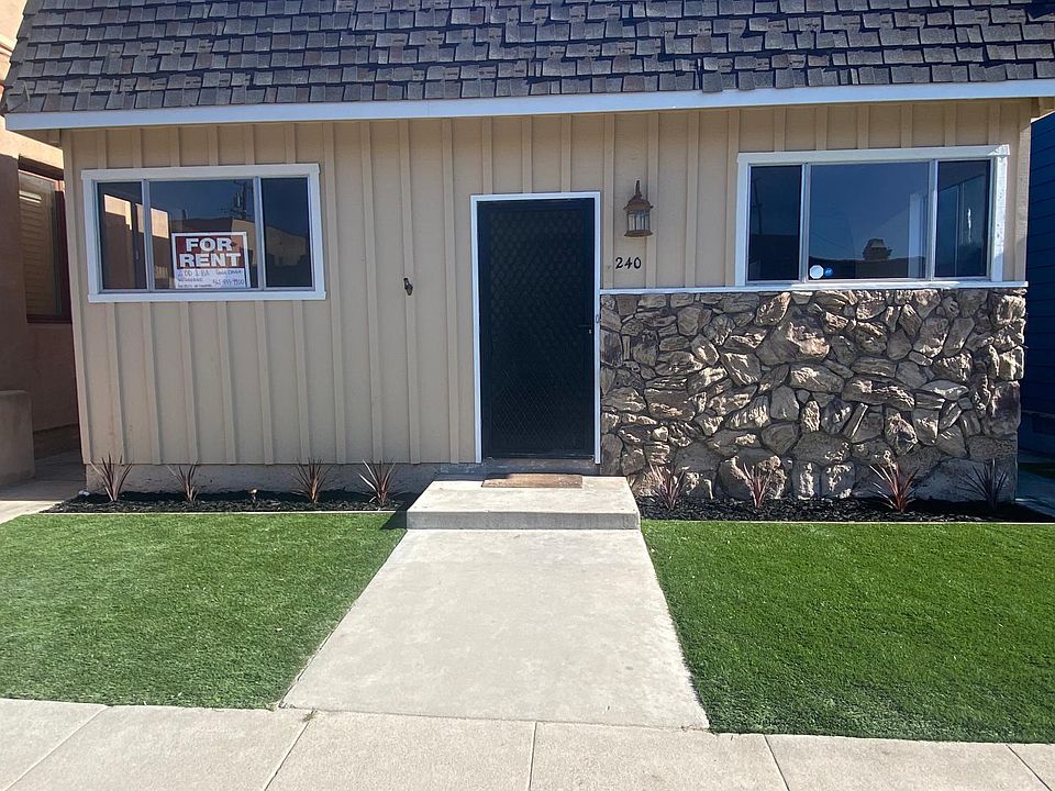 Quaint 2 bedroom 1 bath beach home with parking