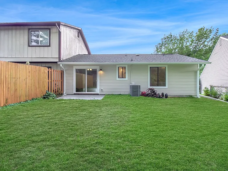 106 Brenda Dr — Photo 11