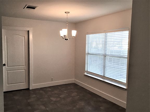5th image of 950 Whispering Hollow Dr