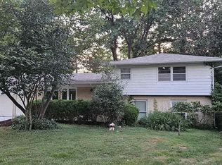 1608 W Briarwood Dr, Carbondale, IL 62901