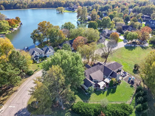 800 Shoreview Ct, Columbus, IN 47201