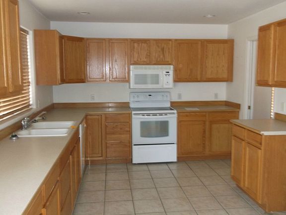 3rd image of 1059 S Lakeland Dr