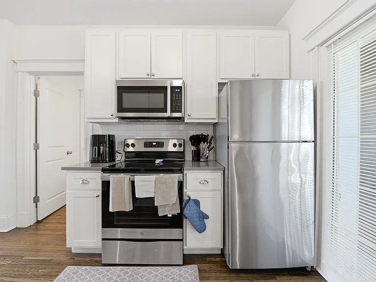 5750 Pershing Ave #2W — Photo 10