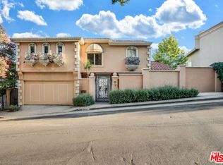 3717 Amesbury Rd, Los Angeles, CA 90027