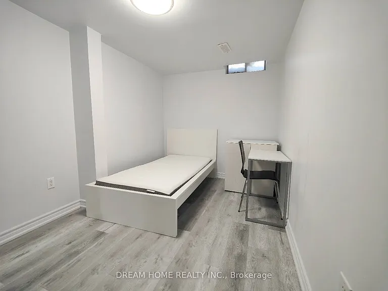 29 Glasgow St #BASEMENT — Photo 3
