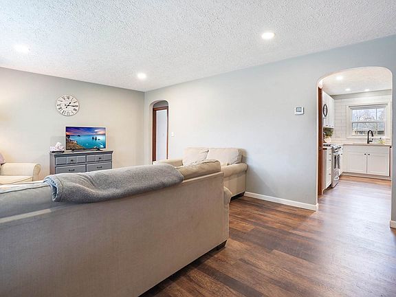 5th image of 1023 Winthrop Ln