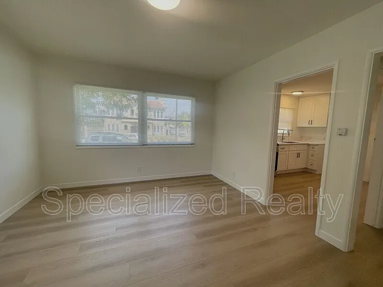 500 Hill Dr — Photo 4