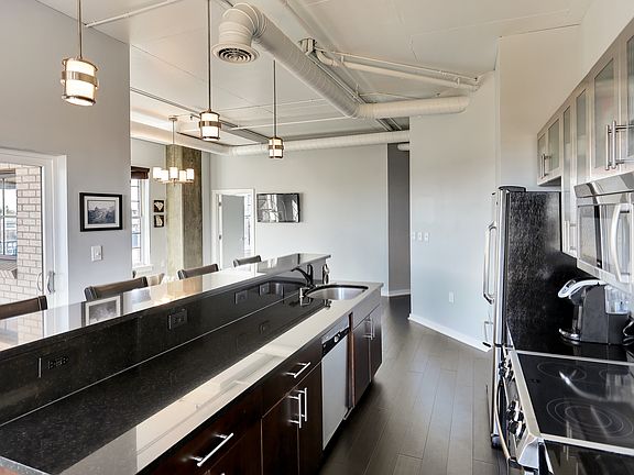 4th image of 927 S Main St Unit 401