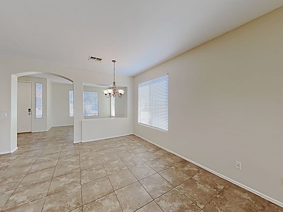 5th image of 207 E Rock Wren Dr