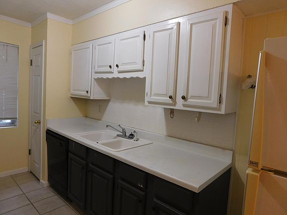 4th image of 904 Aransas Dr