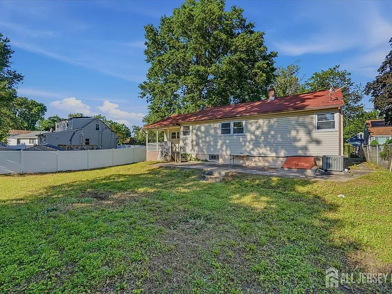 126 Orange St — Photo 19
