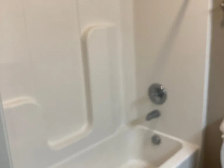 FULL TUB/SHOWER
