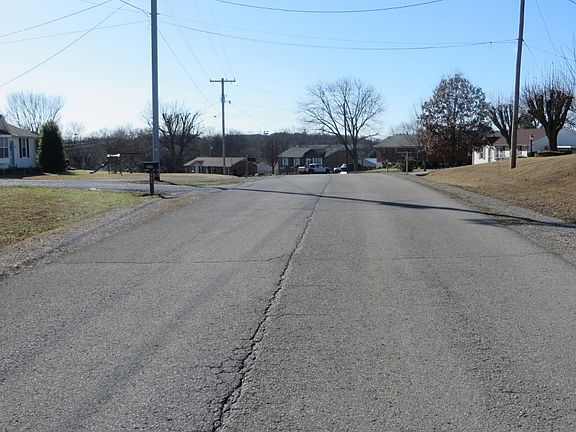 4th image of 413 Barksdale Dr