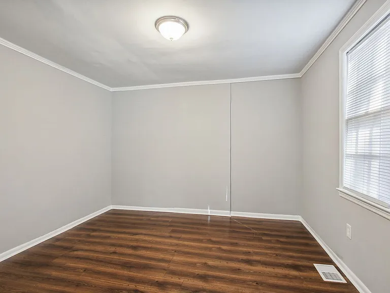 1932 Beech Street — Photo 20