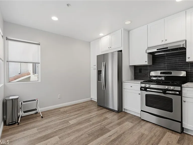 230 California Ct — Photo 15