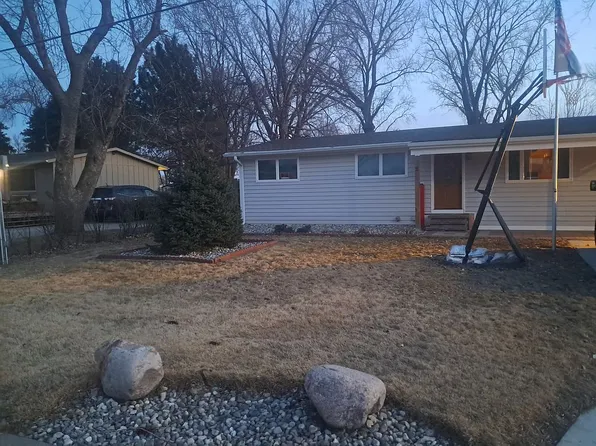 2 Alcoma Dr, McCook Lake, SD 57049