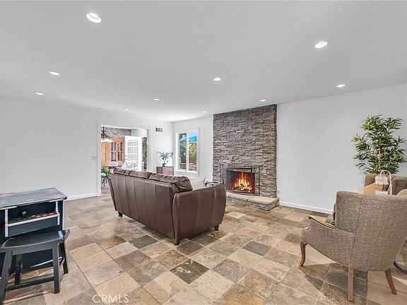 5th image of 2117 Deodar St