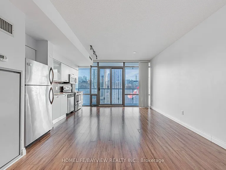 38 Grenville St #2405 — Photo 8