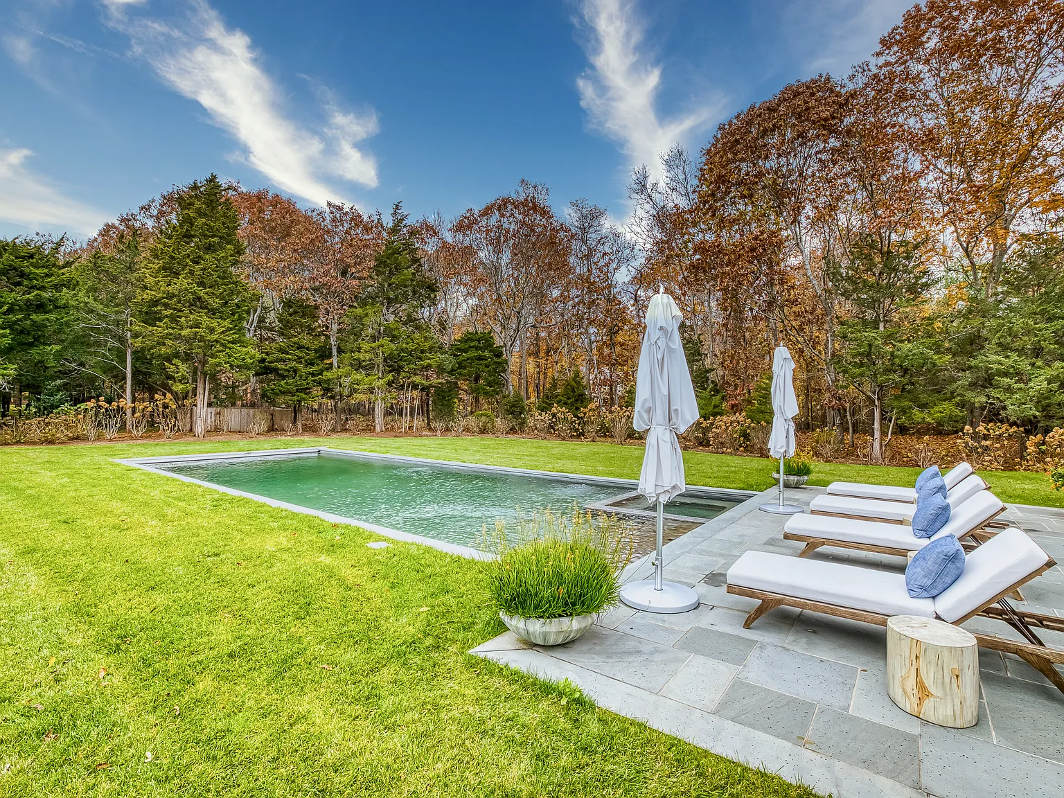 Designer North Haven Home for Extended Season — Photo 4