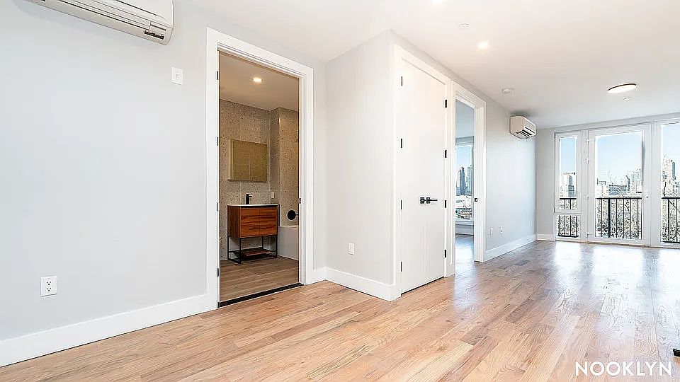 1st image of 31-61 Vernon Blvd #4T
