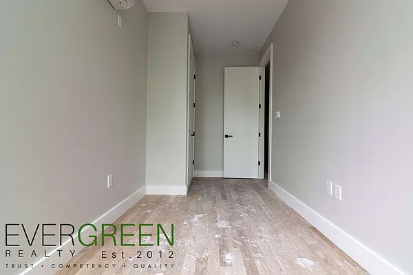 Rented by Evergreen Apartments BK | media 22