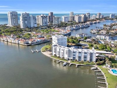 300 Park Shore Dr APT 5F, Naples, FL, 34103