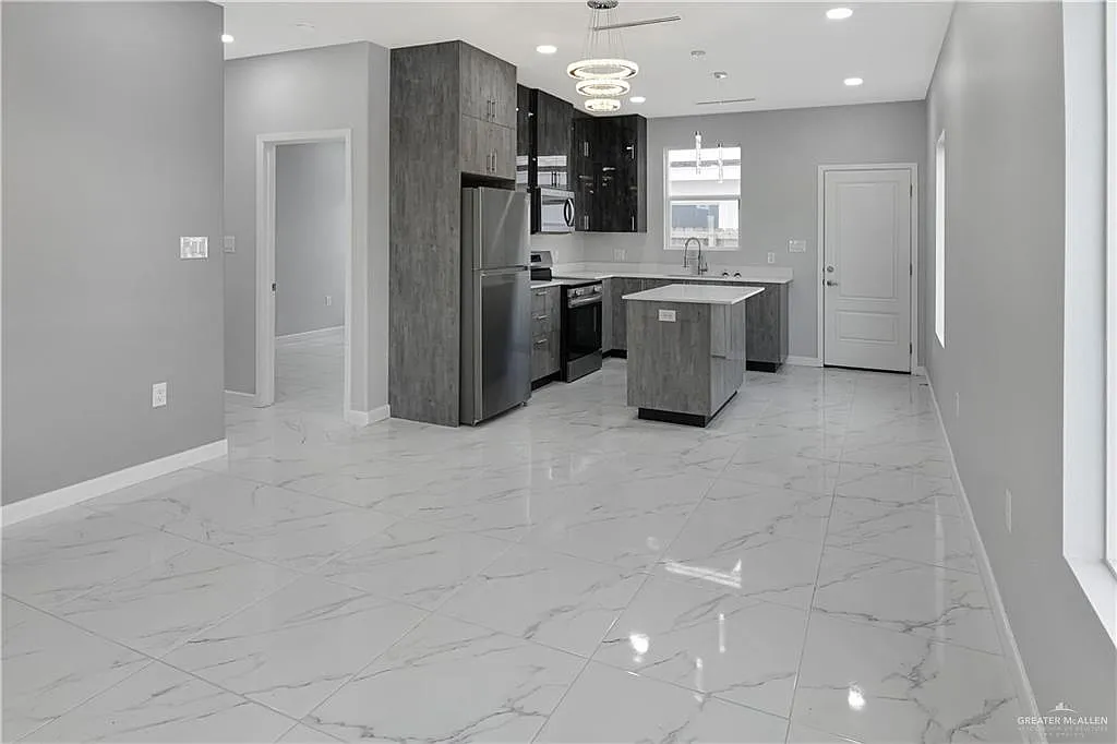 3517 S Dominique Dr — Photo 4