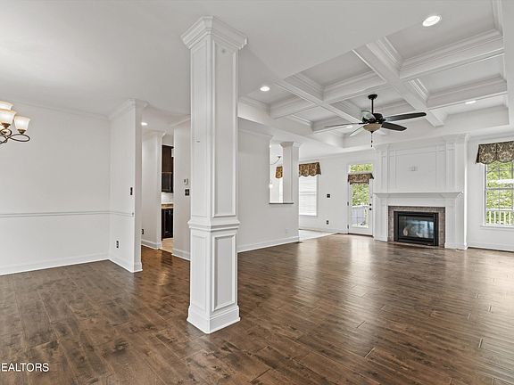 4th image of 649 Carrington Blvd