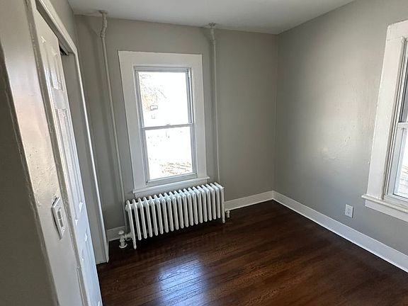 4th image of 463 Main St