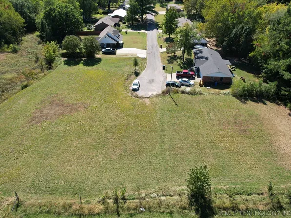 713 Pecan St, Muldrow, OK 74948